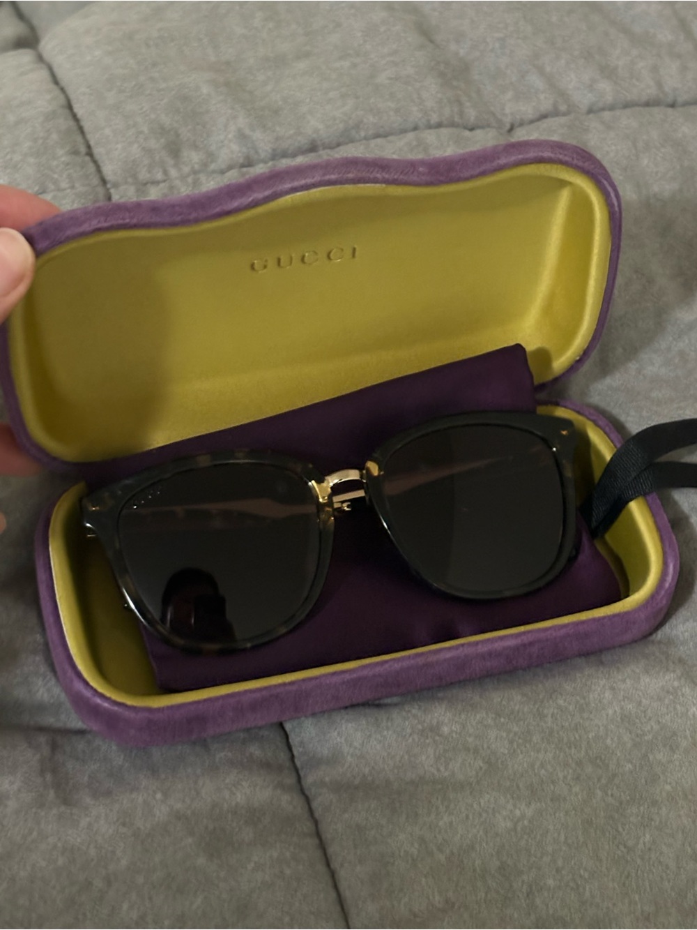 Gucci Oversized Tinted Sunglasses - Picture 2 of 4